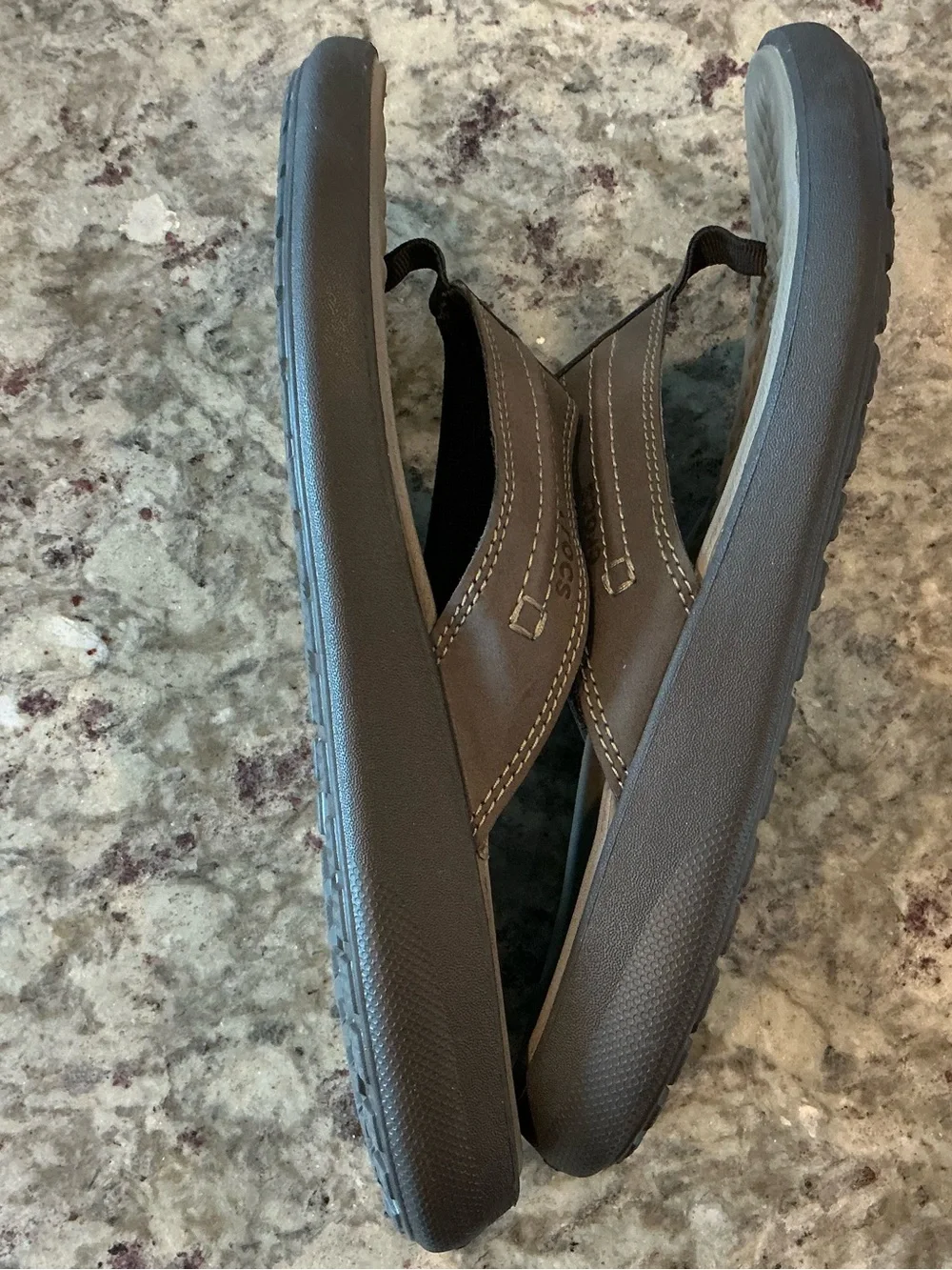 CROCS Brown Gray LiteRide Flip Flop Sandals men’s size 8